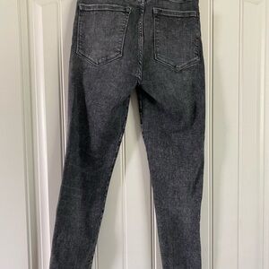 Frame jeans size 1 women’s. Excellent like new condition.